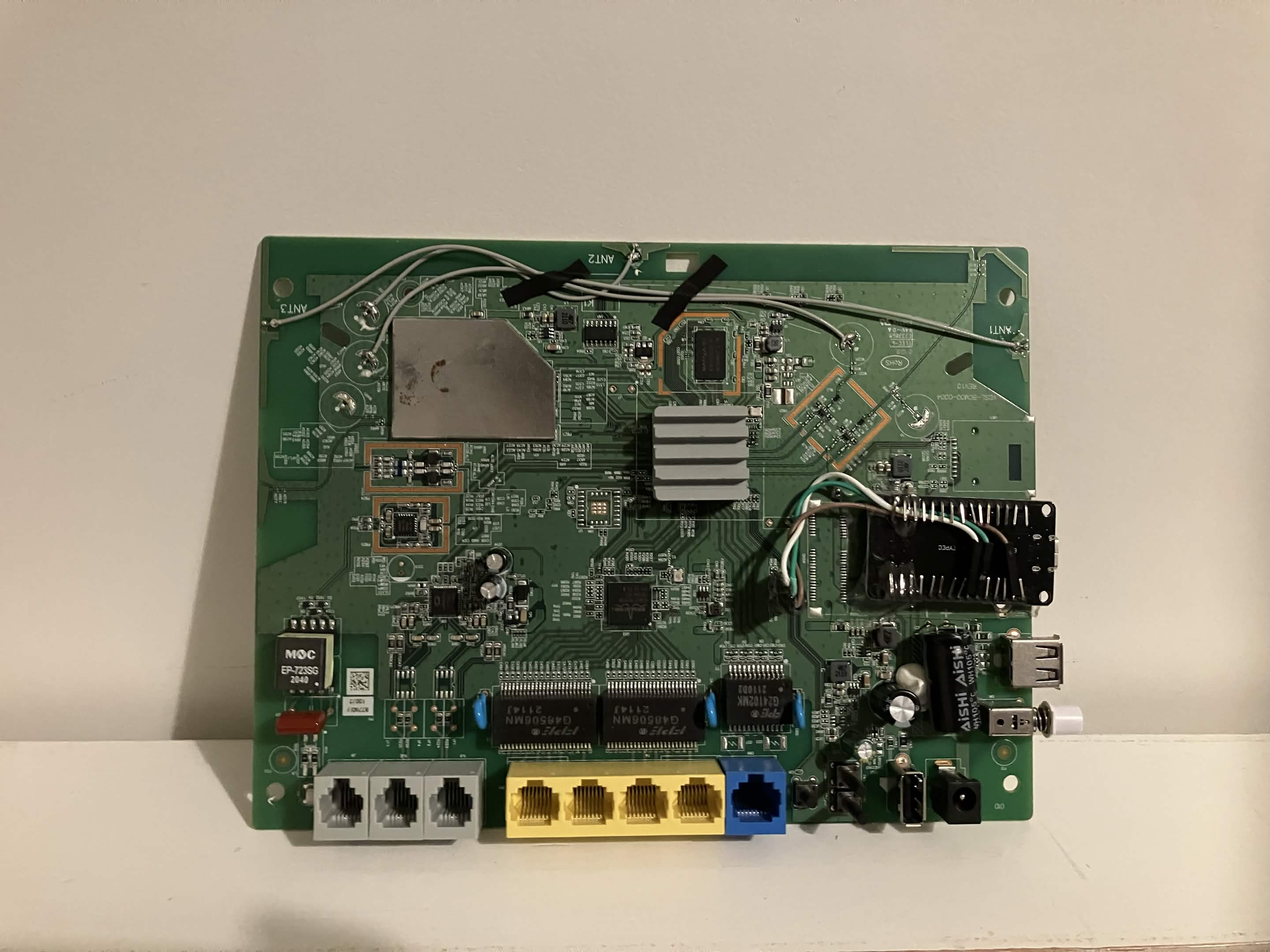 The back of the NF18MESH router without shell